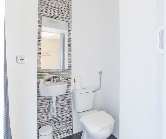 مسافرخانه Swissporto Guest House