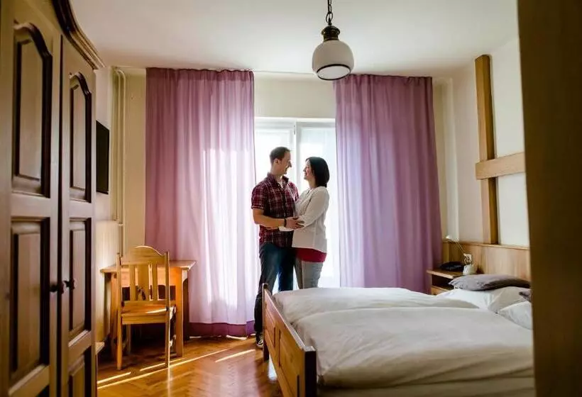 Hotelli Landgasthof Steinmühl Hofbauer Frühstückspension Und Campingplatz