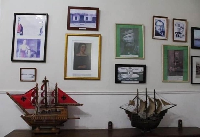 هتل Náutico De Paita