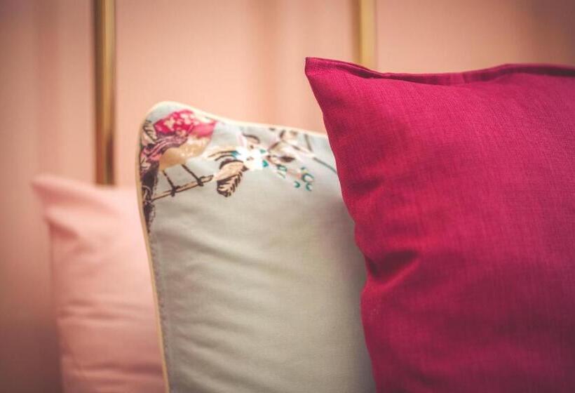 בית מלון כפרי The Bell