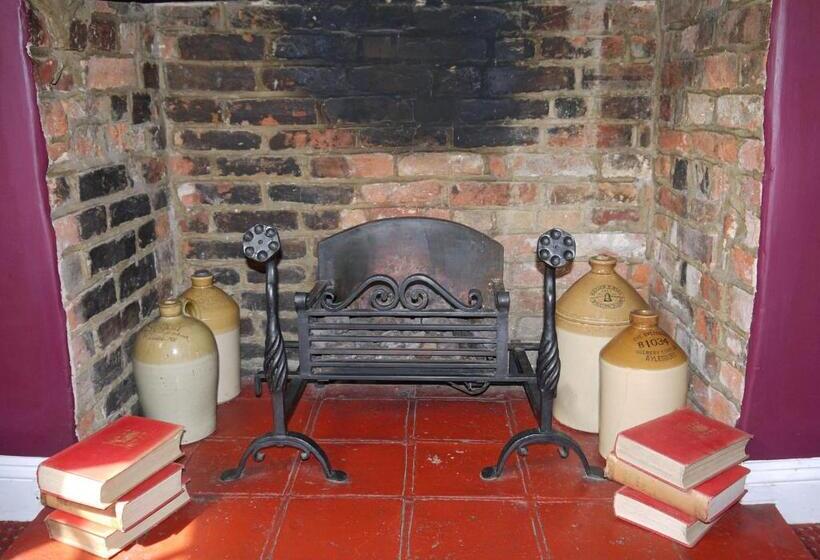 בית מלון כפרי The Bell