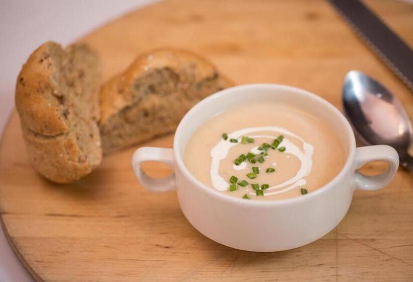 בית מלון כפרי The Bell