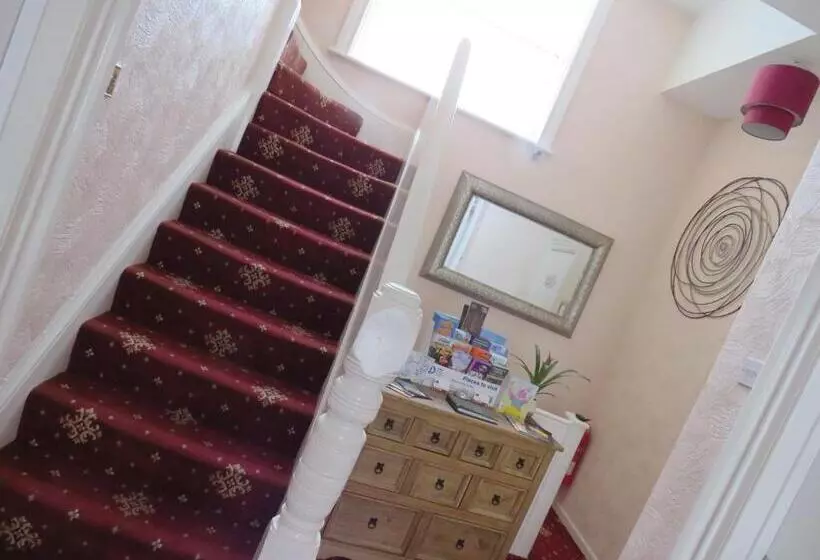 ホテル The Heidi Bed & Breakfast