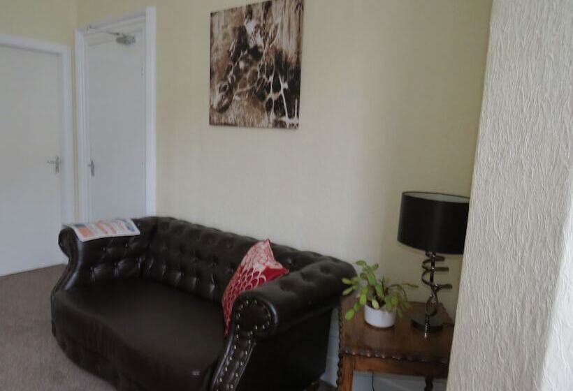 فندق The Heidi Bed & Breakfast