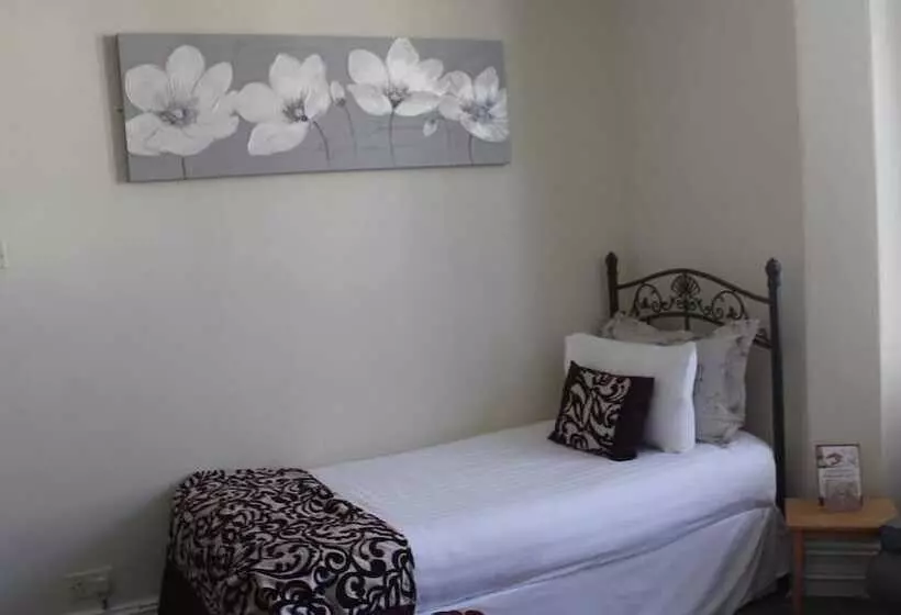 ホテル The Heidi Bed & Breakfast
