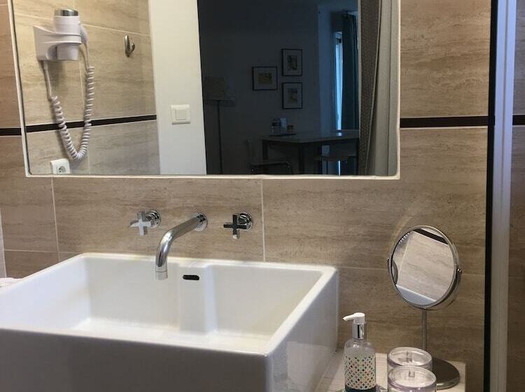 צימר Couette Et Café