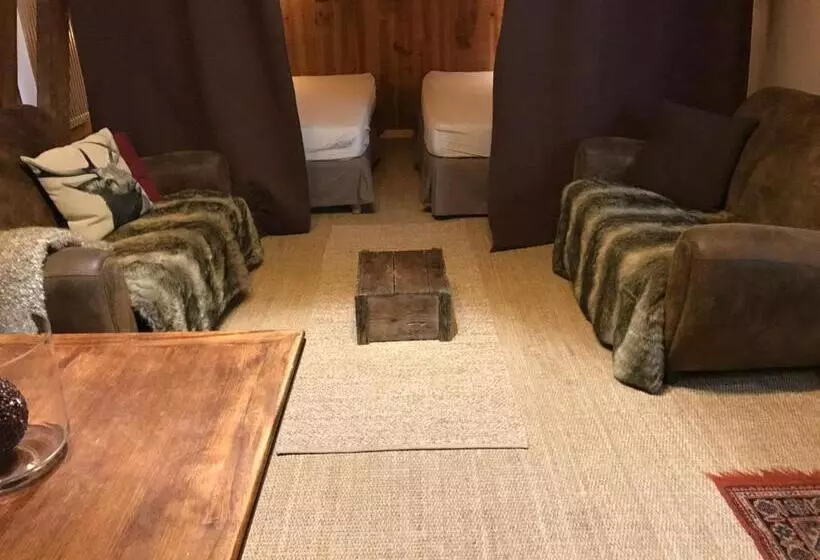 تختخواب و صبحانه La Clé Des Bois