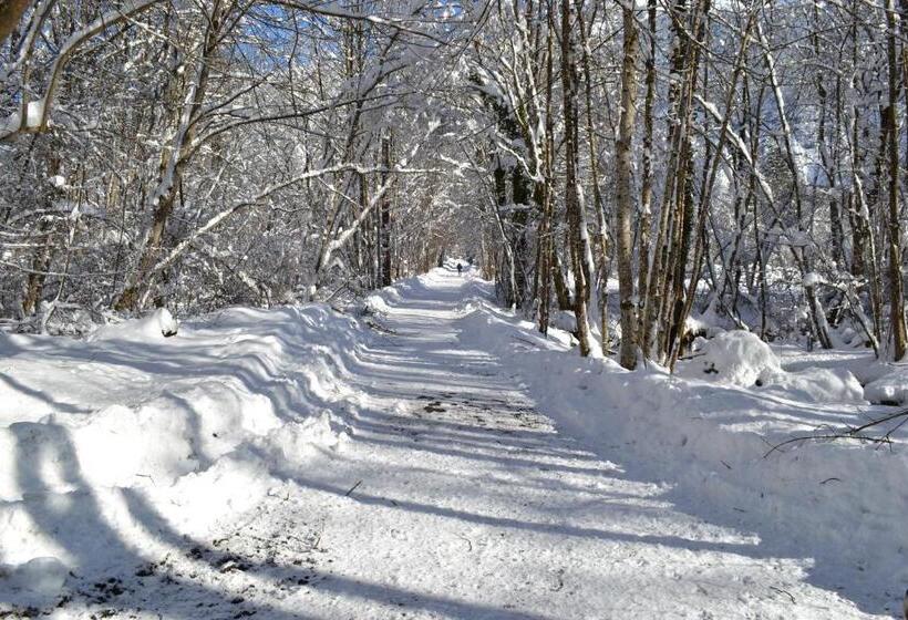 تختخواب و صبحانه La Clé Des Bois