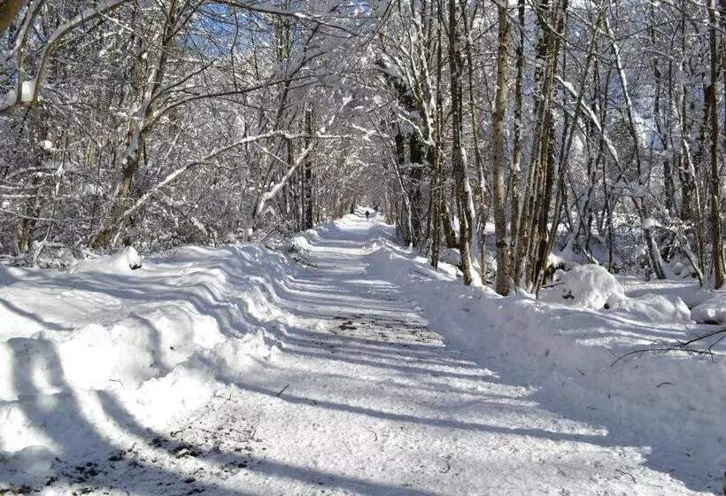 تختخواب و صبحانه La Clé Des Bois