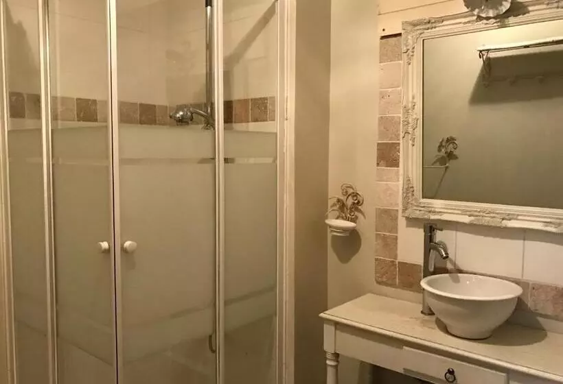 تختخواب و صبحانه La Clé Des Bois