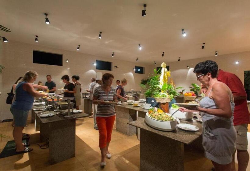 Embudu Village Resort