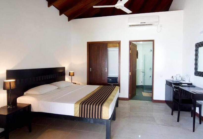 Embudu Village Resort