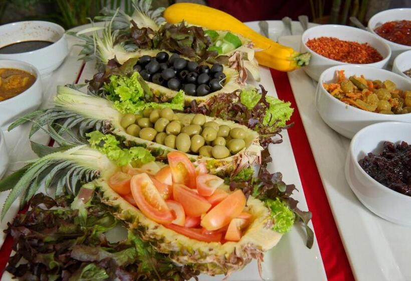 Embudu Village Resort