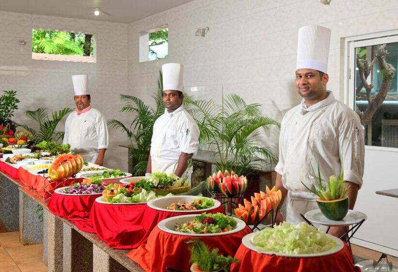 Embudu Village Resort