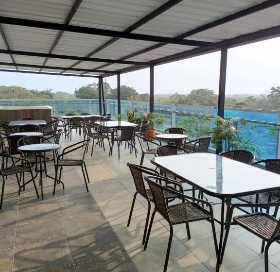 בית מלון כפרי San Antonio Plaza