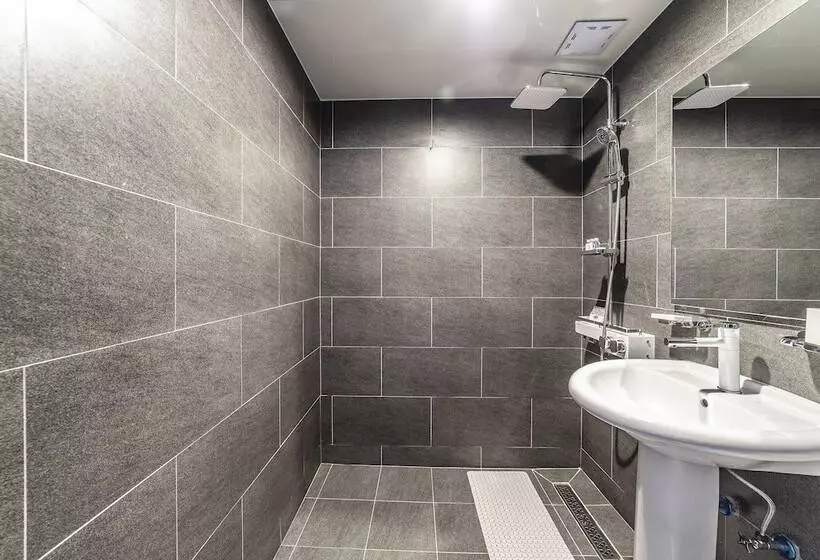 Hotelli Gangneung Tourist