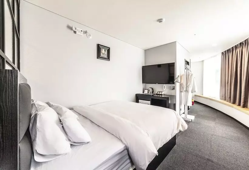 Hotelli Gangneung Tourist