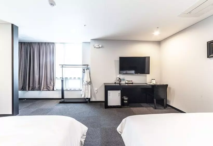 Hotelli Gangneung Tourist