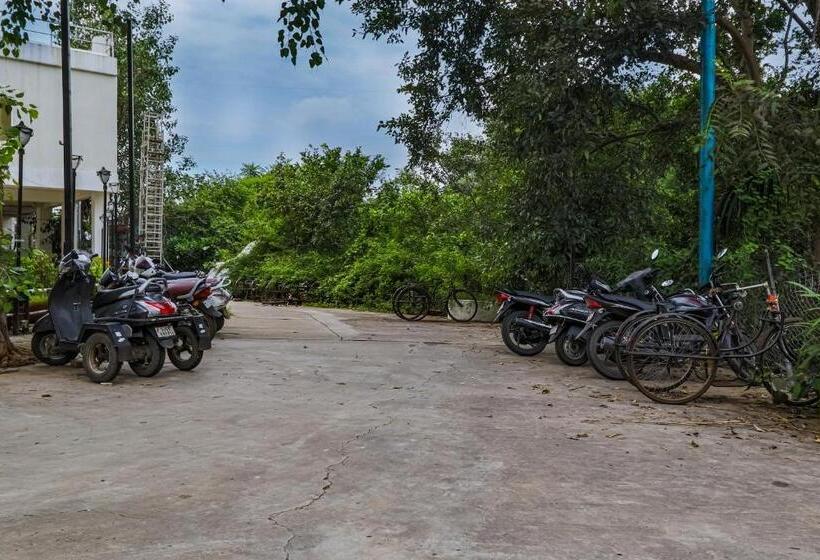 호텔 Regenta Inn Vadodara, 500m From Railway Station