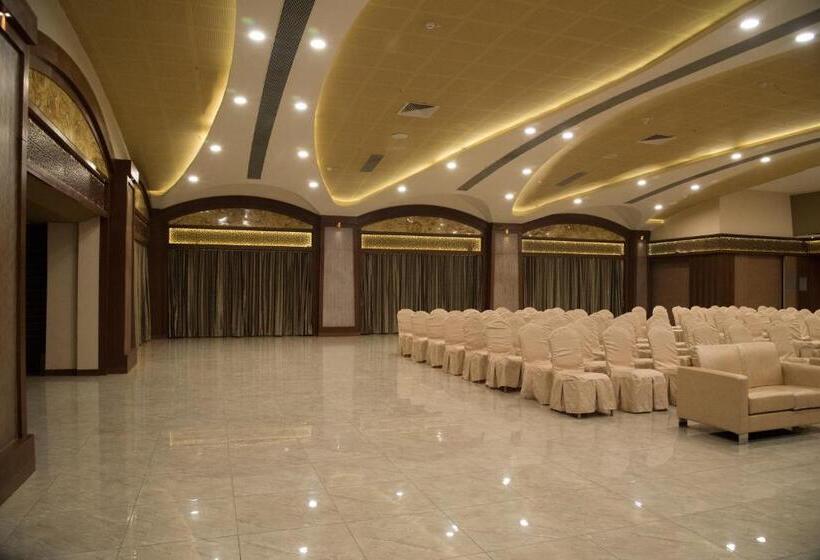 호텔 Regenta Inn Vadodara, 500m From Railway Station