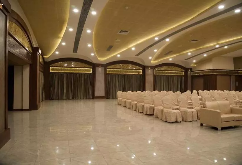 ホテル Regenta Inn Vadodara, 500m From Railway Station