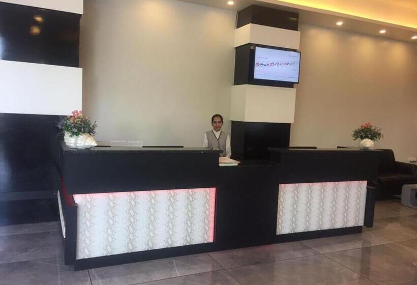 호텔 Regenta Inn Vadodara, 500m From Railway Station