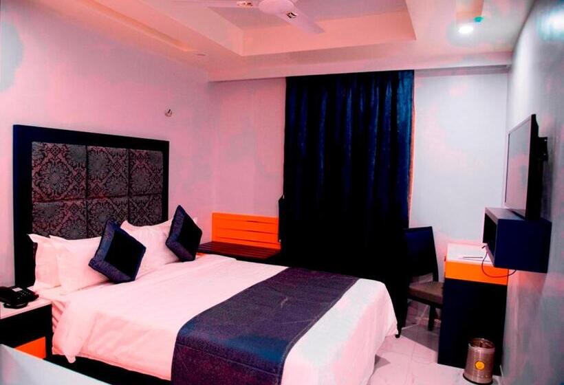 호텔 Regenta Inn Vadodara, 500m From Railway Station
