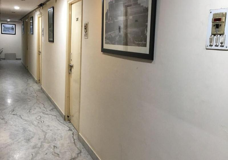 هتل Bhavani Lodge