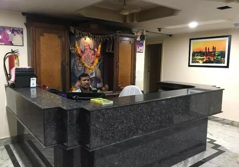 ホテル Bhavani Lodge