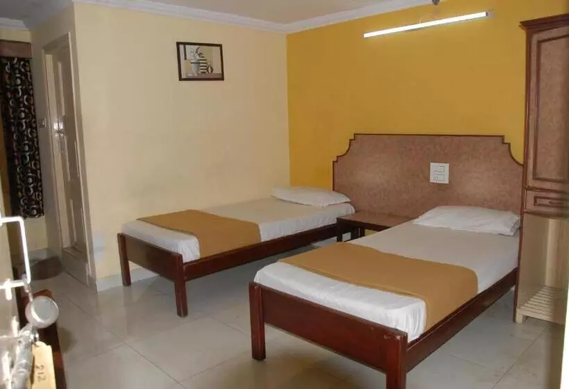 ホテル Bhavani Lodge