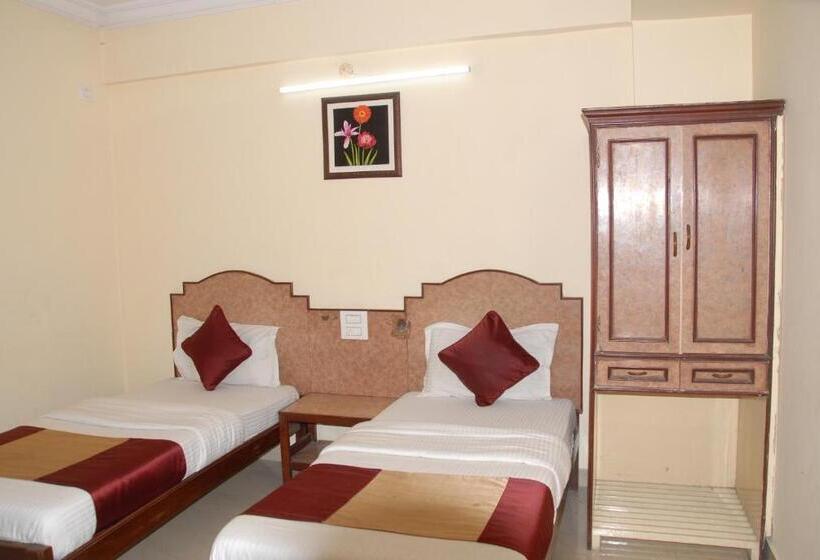 هتل Bhavani Lodge