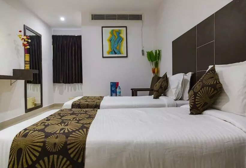 Capital O 7884 Hotel Thyag Inn