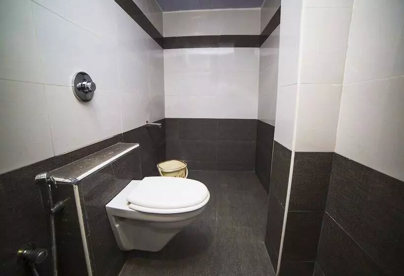 Capital O 7884 Hotel Thyag Inn