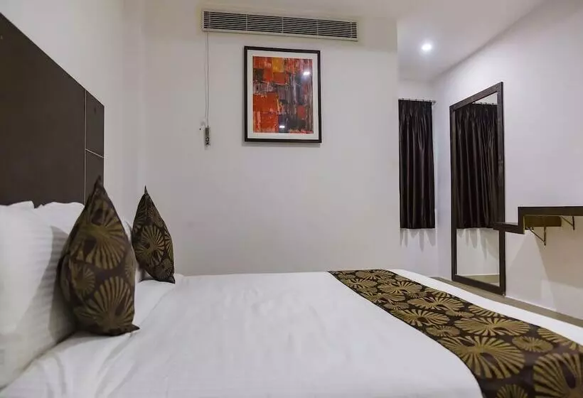 Capital O 7884 Hotel Thyag Inn