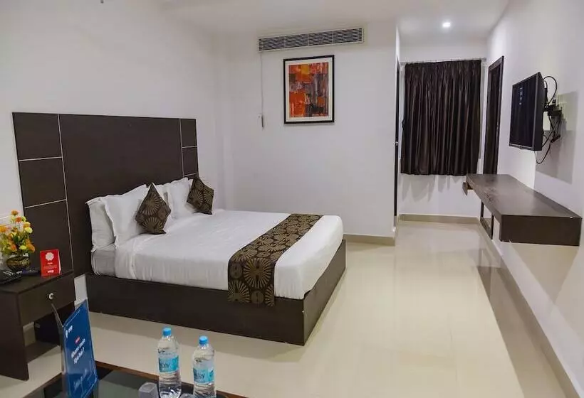 Capital O 7884 Hotel Thyag Inn