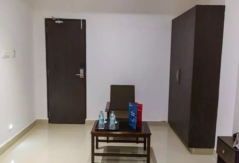 Capital O 7884 Hotel Thyag Inn