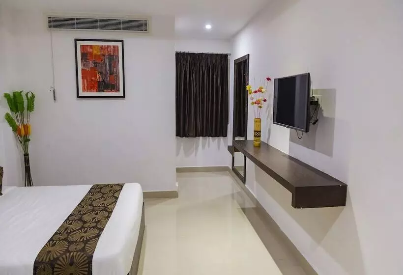 Capital O 7884 Hotel Thyag Inn