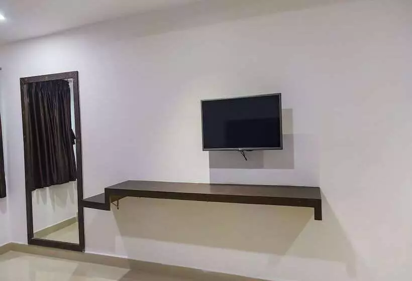 Capital O 7884 Hotel Thyag Inn