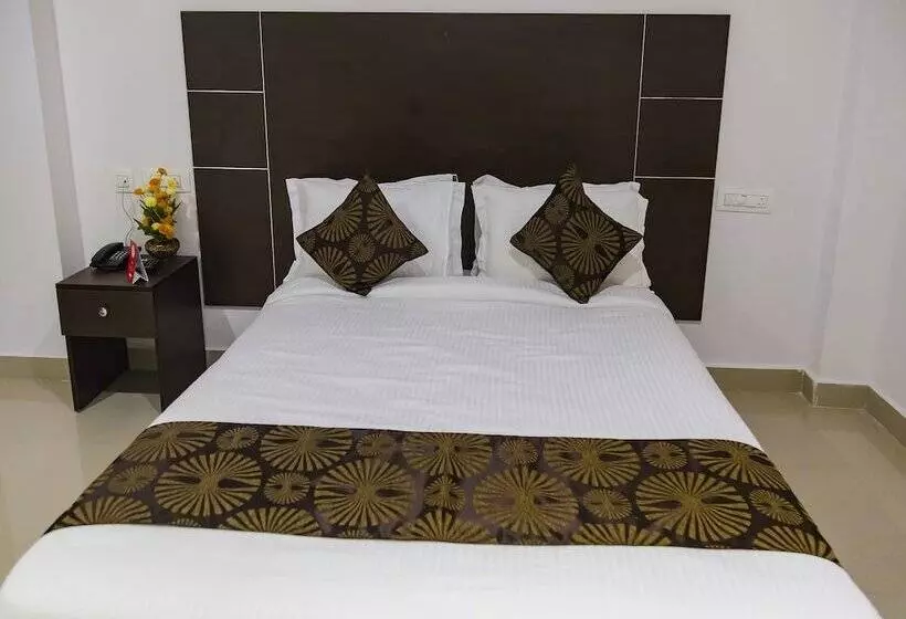 Capital O 7884 Hotel Thyag Inn