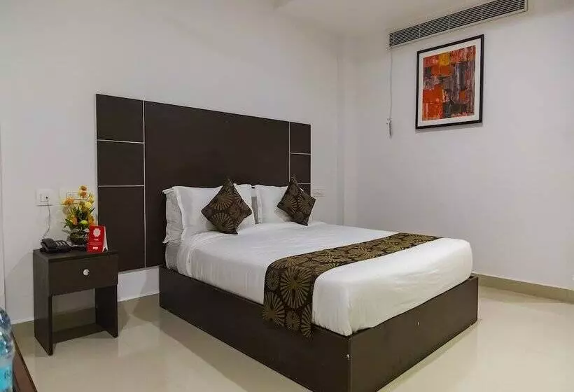 Capital O 7884 Hotel Thyag Inn