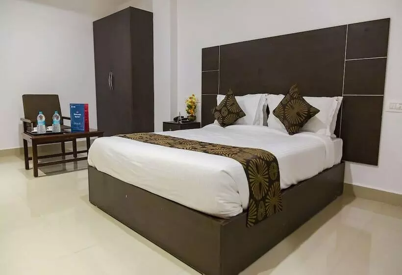 Capital O 7884 Hotel Thyag Inn