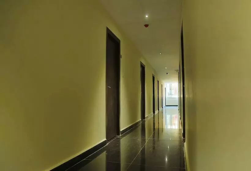 Capital O 7884 Hotel Thyag Inn