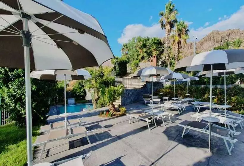 Hotelli Casale Dei Greci