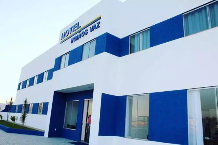 ホテル Irmaos Vaz Br 116 No Entroncamento