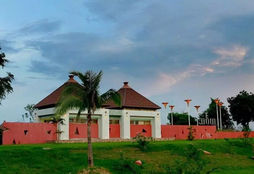 هتل The Thingaha Nay Pyi Taw