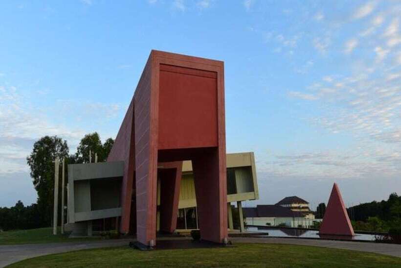 هتل The Thingaha Nay Pyi Taw