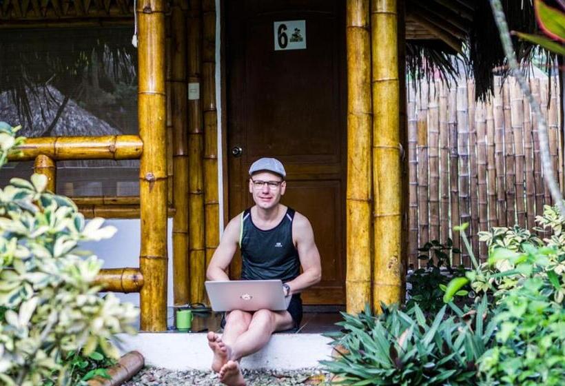 فندق صغير Montañita Cabañas