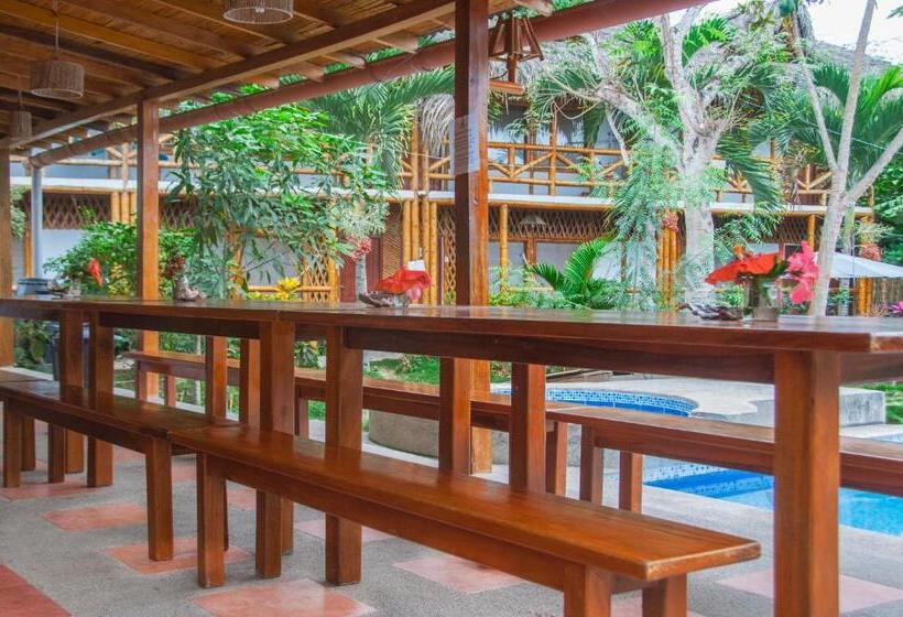 فندق صغير Montañita Cabañas