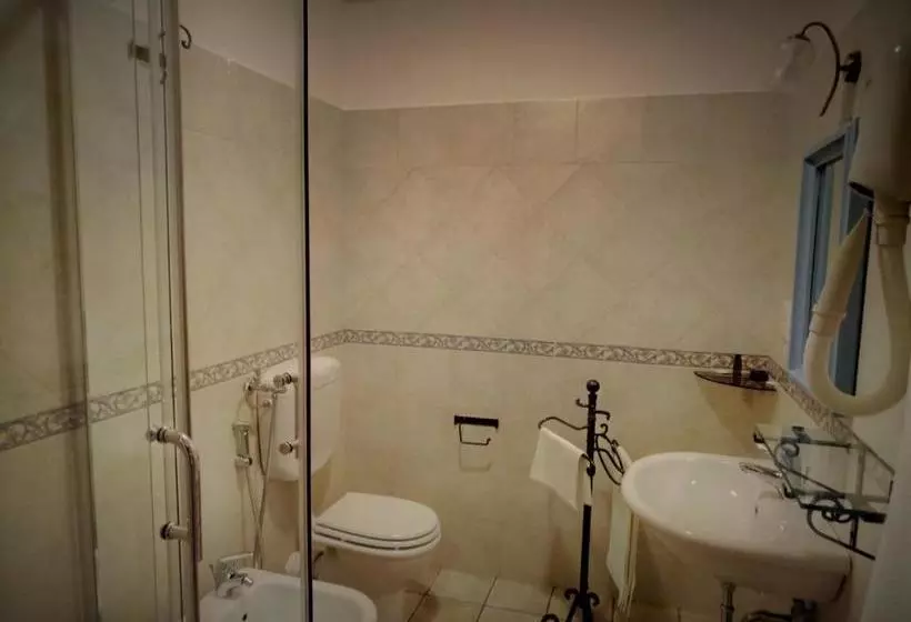 هتل Albergo   Ristorante Il Tino