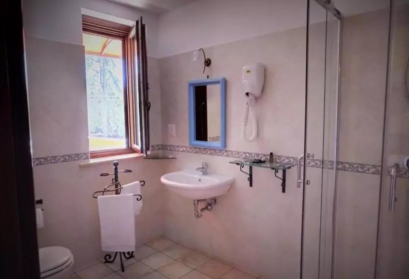 هتل Albergo   Ristorante Il Tino